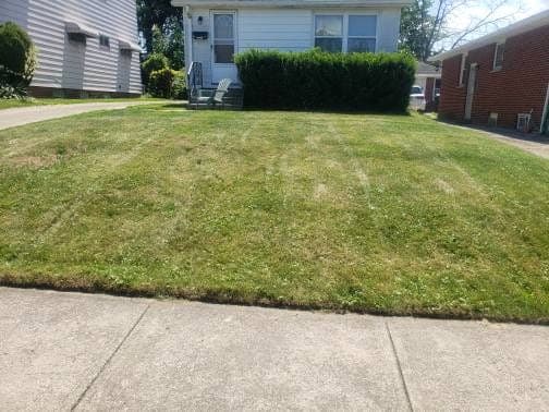 Cleveland Ohio front lawn mowing service for homeowners and rental properties